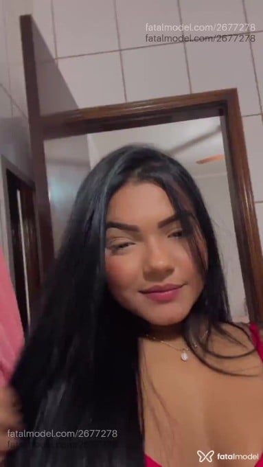 Acompanhante mulher morena (o) de olhos pretos - Julia Acompanhante mulher morena (o) de olhos pretos - Julia