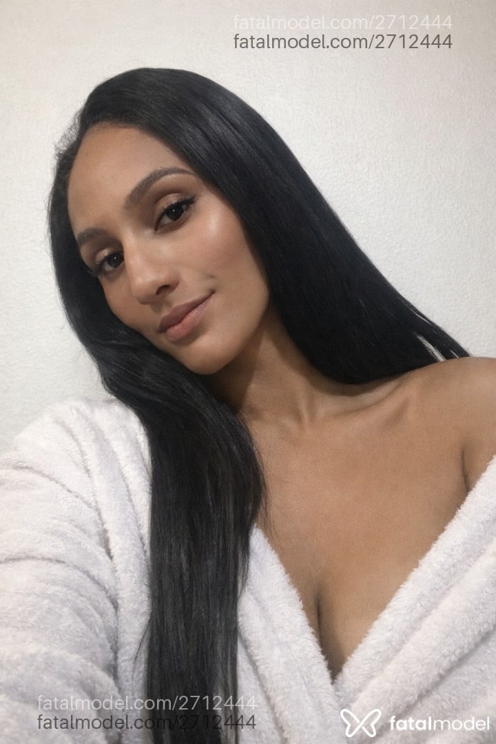Acompanhante mulher morena (o) de olhos pretos em Porto Alegre Acompanhante mulher morena (o) de olhos pretos em Porto Alegre - Karoline