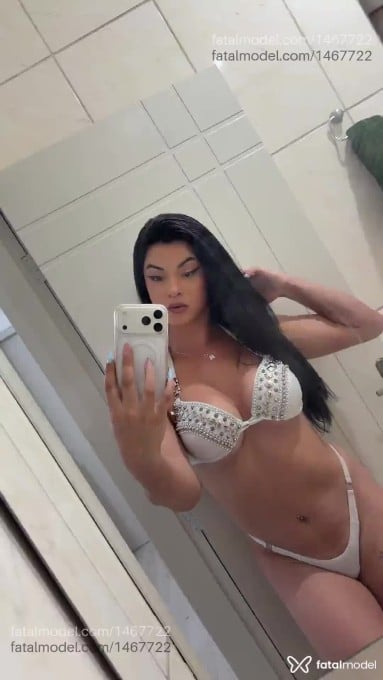 Acompanhante mulher trans com cabelo castanho de olhos castanhos em Joinville - Melissa Pirres