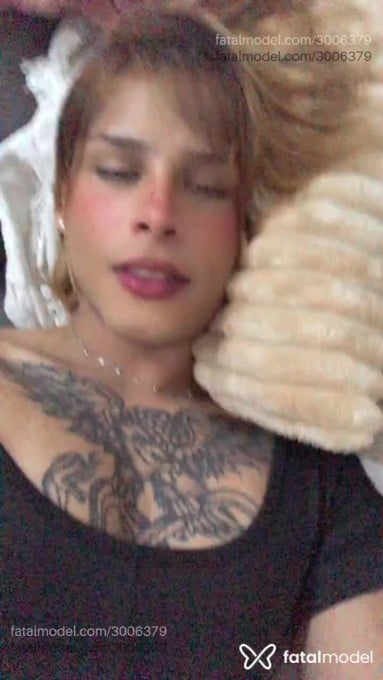 Acompanhante mulher trans loira (o) de olhos verdes - Luana