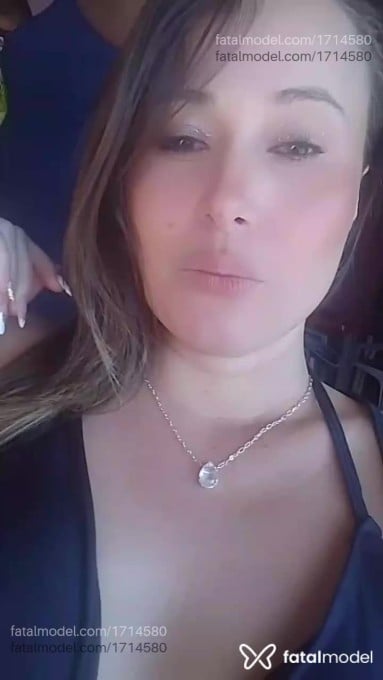 Acompanhante mulher loira (o) de olhos castanhos em Rio Verde Acompanhante mulher loira (o) de olhos castanhos em Rio Verde - Pamella