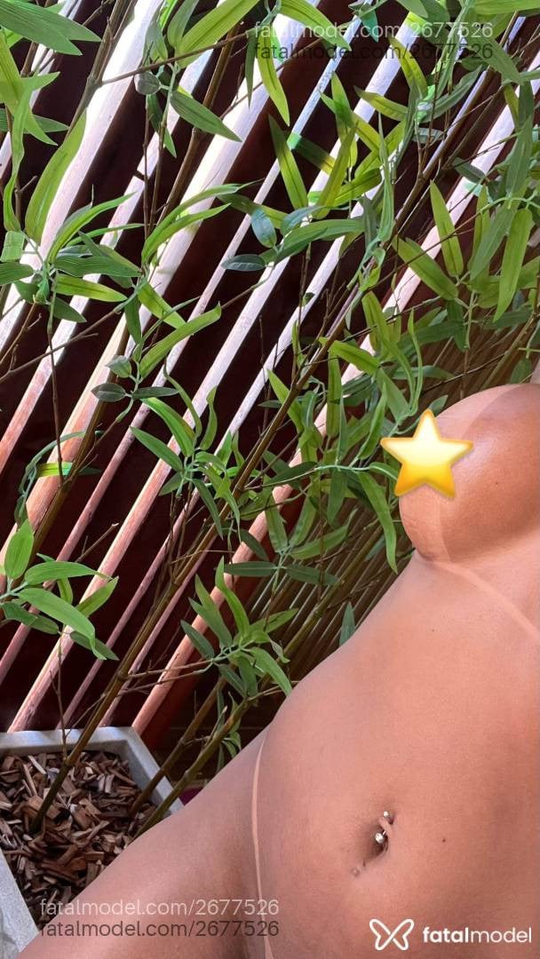 Acompanhante mulher com cabelo castanho de olhos pretos - Cibelle