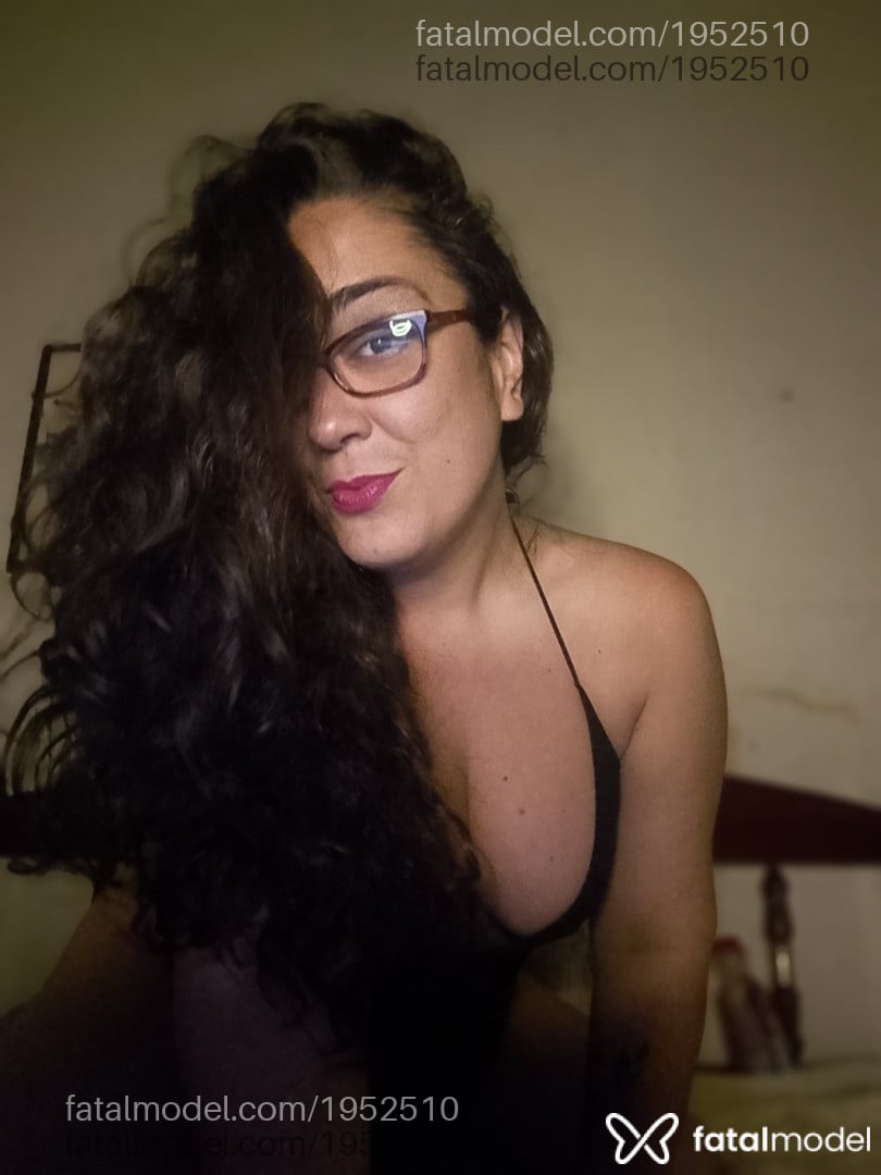 Acompanhante mulher com cabelo castanho de olhos castanhos - Vivi switch Acompanhante mulher com cabelo castanho de olhos castanhos - Vivi switch