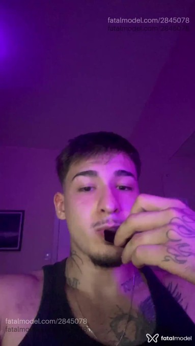 Acompanhante homem com cabelo castanho de olhos castanhos em Virtual - Xandi
