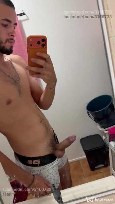 Acompanhante homem morena (o) de olhos pretos em Osasco - Carlos