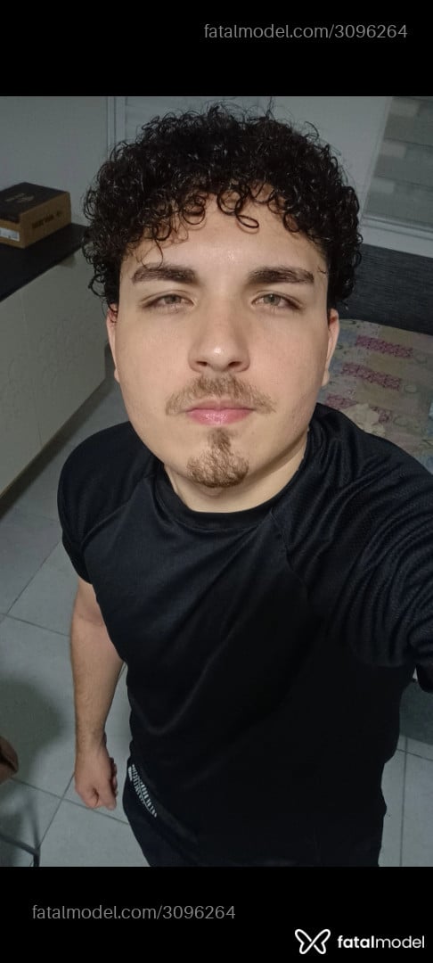 Acompanhante homem com cabelo castanho de olhos verdes em São Paulo - Guilherme