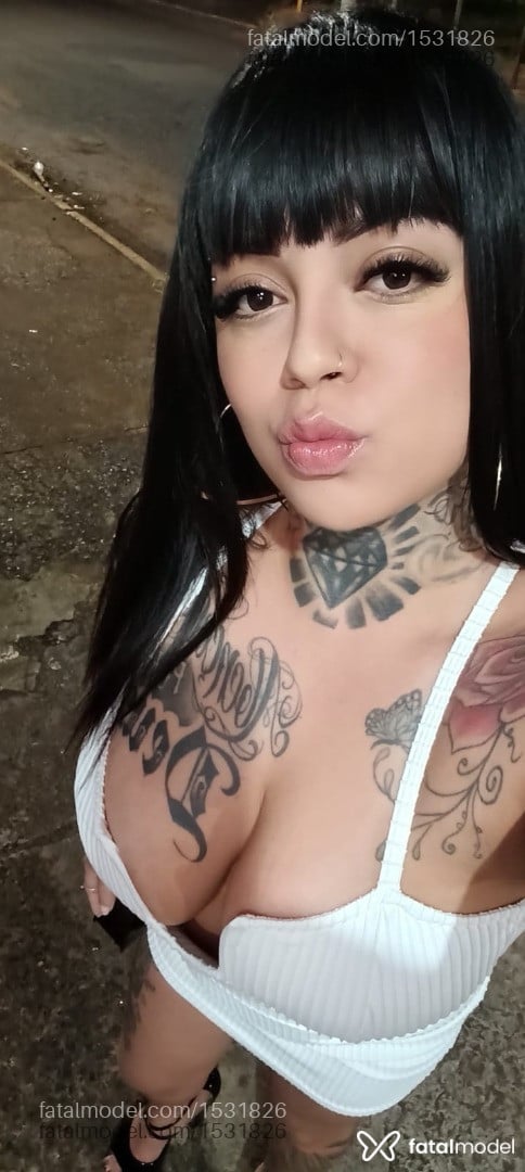 Acompanhante mulher morena (o) de olhos castanhos - Babalu Acompanhante mulher morena (o) de olhos castanhos - Babalu