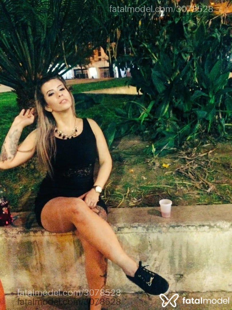Acompanhante mulher com cabelo castanho de olhos verdes - Mary Jane Acompanhante mulher com cabelo castanho de olhos verdes - Mary Jane