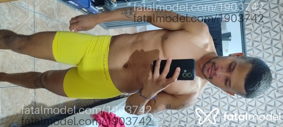 Acompanhante homem morena (o) de olhos pretos - Lucas Silva Acompanhante homem morena (o) de olhos pretos - Lucas Silva