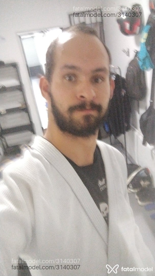 Acompanhante homem com cabelo grisalho de olhos castanhos em Arapiraca Acompanhante homem com cabelo grisalho de olhos castanhos em Arapiraca - Manuel