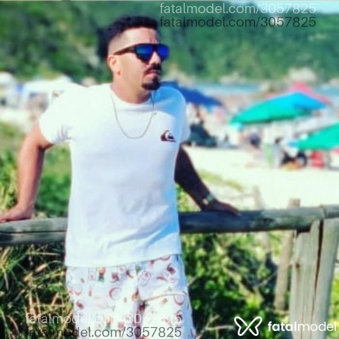 Acompanhante homem com cabelo castanho de olhos castanhos em São João de Meriti - Gabriel