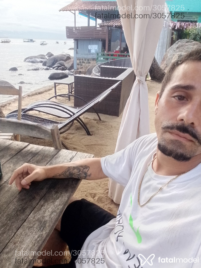 Acompanhante homem com cabelo castanho de olhos castanhos em São João de Meriti - Gabriel