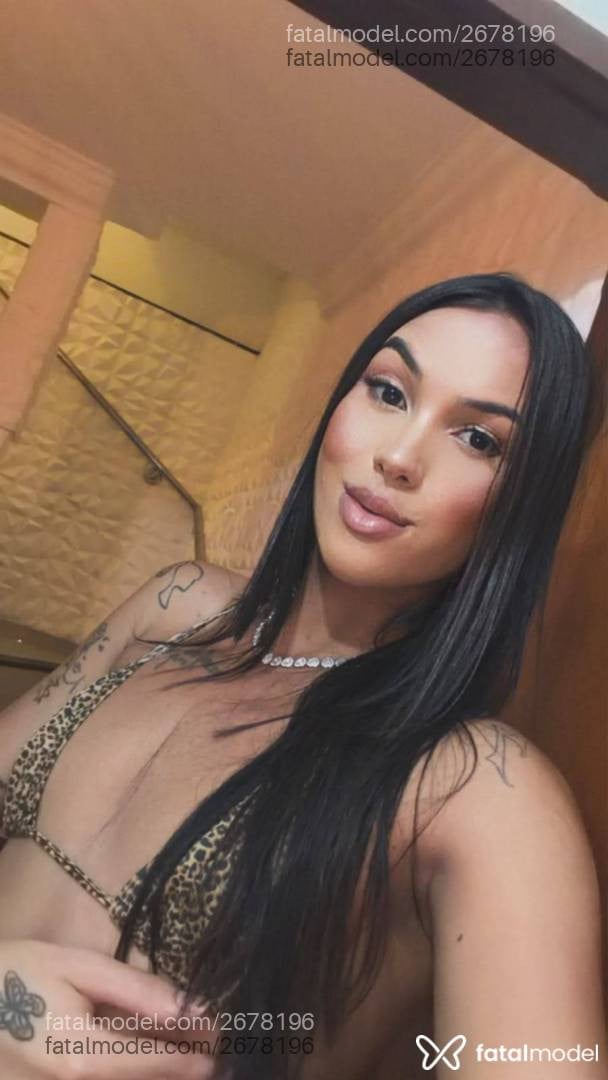 Acompanhante mulher trans morena (o) de olhos castanhos - Petra
