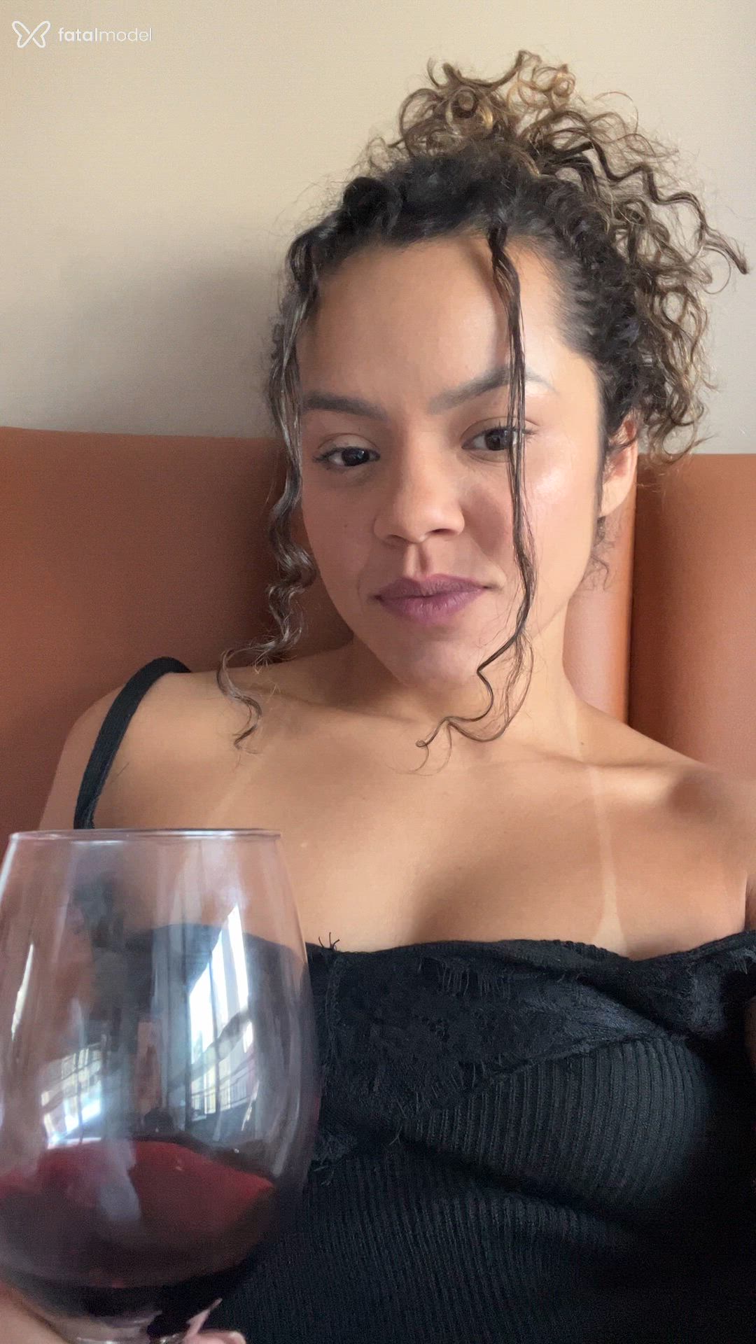 Acompanhante mulher morena (o) de olhos castanhos em Uberlândia - Jade Noir