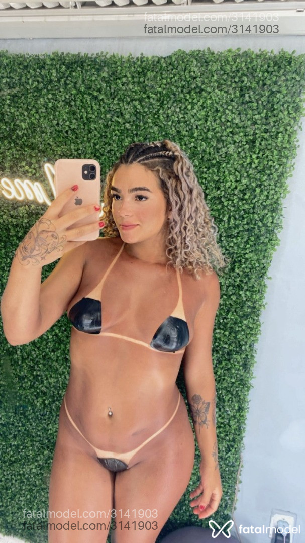 Acompanhante mulher loira (o) de olhos pretos em São José dos Campos Acompanhante mulher loira (o) de olhos pretos em São José dos Campos - Mell