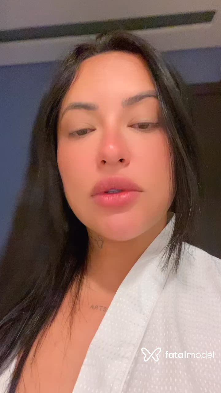 Acompanhante mulher morena (o) de olhos castanhos - Maitê Acompanhante mulher morena (o) de olhos castanhos - Maitê