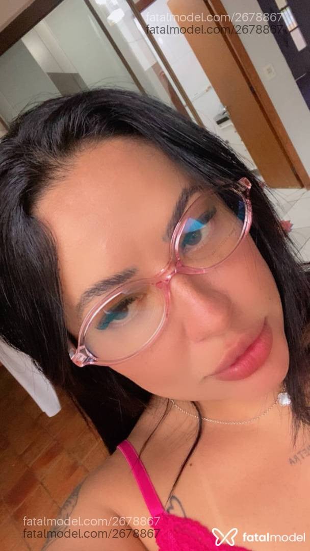 Acompanhante mulher morena (o) de olhos castanhos - Maitê