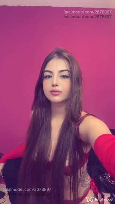 Acompanhante mulher com cabelo castanho de olhos mel em Goiânia - Mia Lima