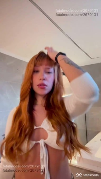 Acompanhante mulher ruiva (o) de olhos castanhos - Sasha Castellani