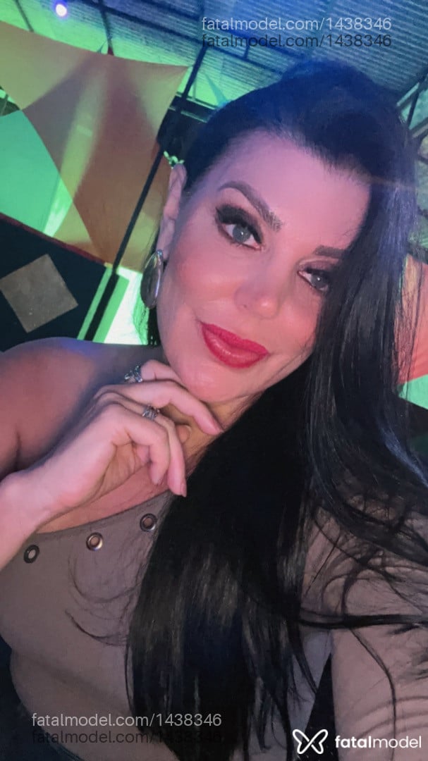 Acompanhante mulher morena (o) de olhos azuis - Letícia Brandão