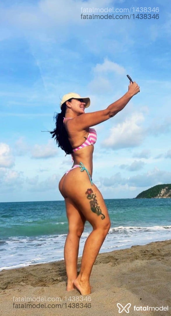 Acompanhante mulher morena (o) de olhos azuis - Letícia Brandão