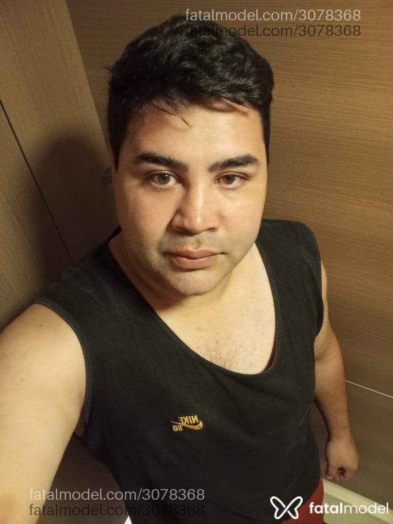 Acompanhante homem com cabelo castanho de olhos mel - Teddy