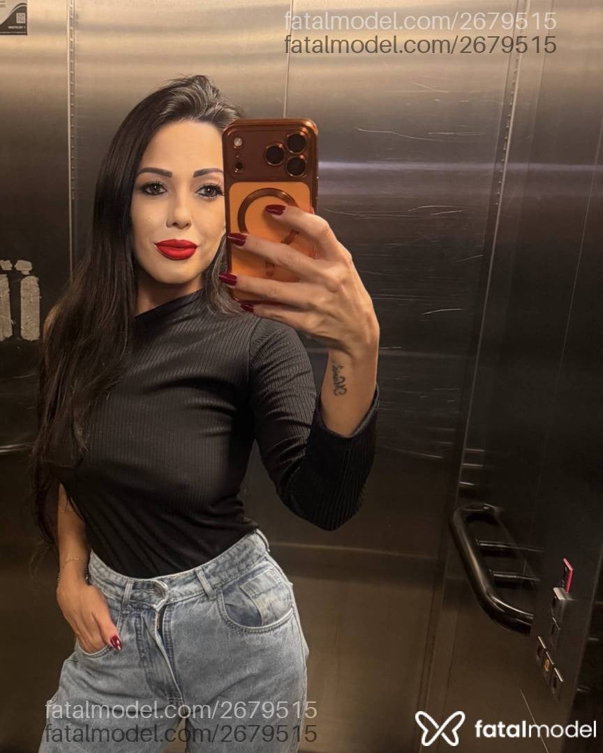 Acompanhante mulher morena (o) de olhos castanhos - Karina