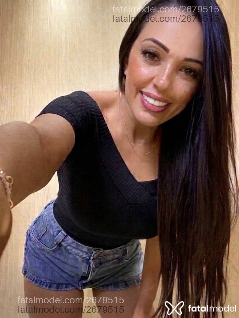Acompanhante mulher morena (o) de olhos castanhos - Karina