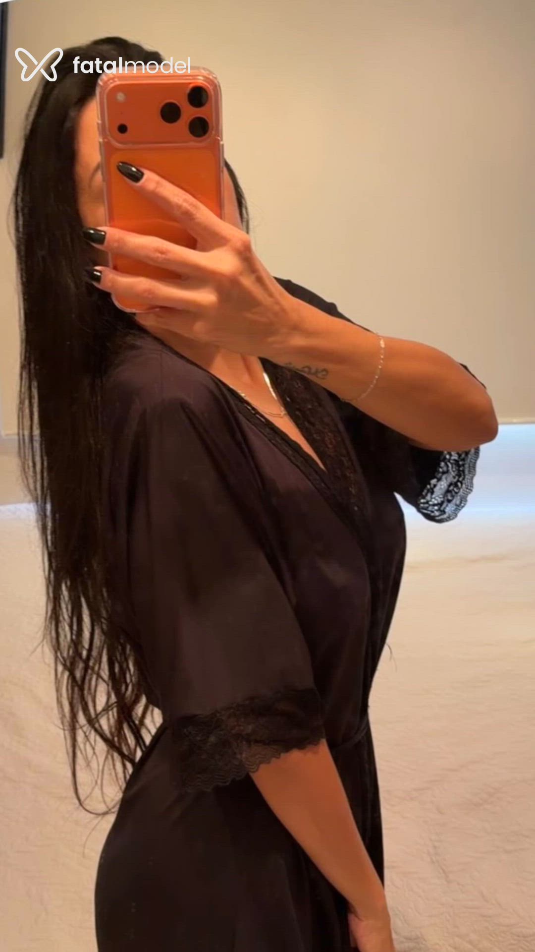 Acompanhante mulher morena (o) de olhos castanhos - Karina
