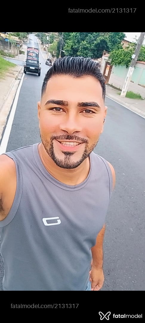 Acompanhante homem com cabelo castanho de olhos castanhos - Maicon
