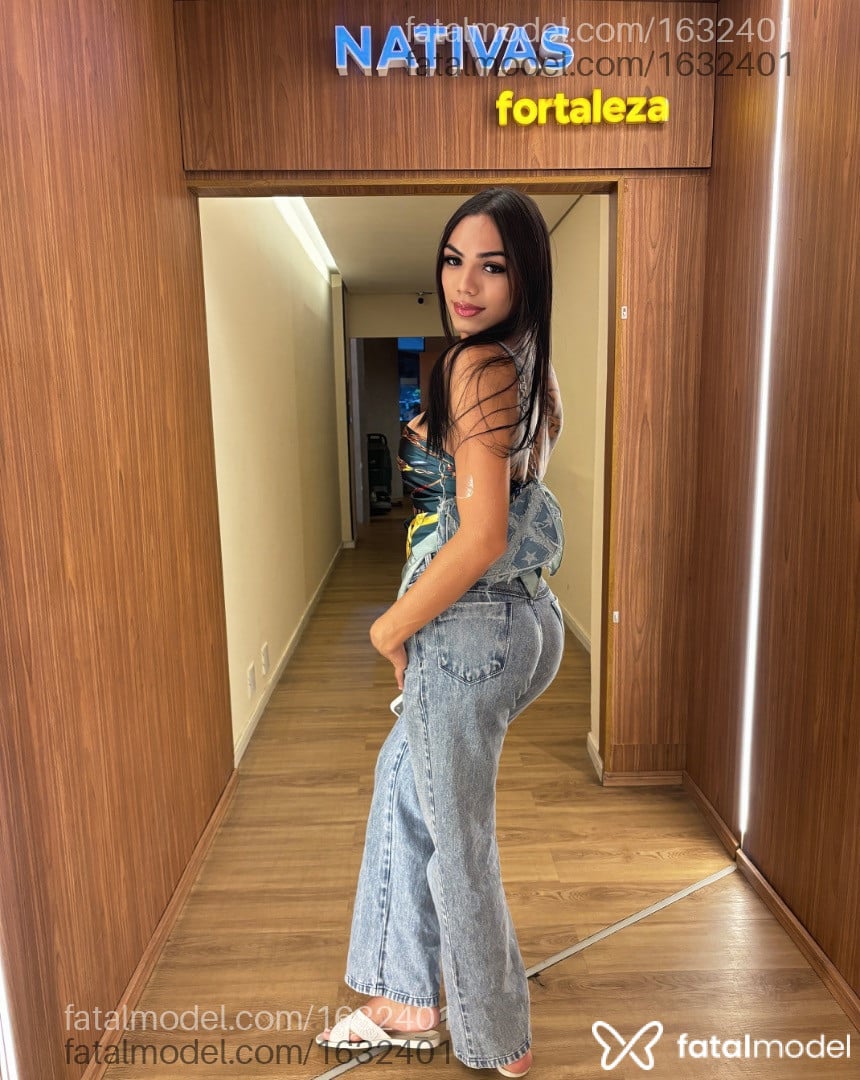 Acompanhante mulher trans com cabelo castanho de olhos castanhos em Fortaleza - KIMBERLYY