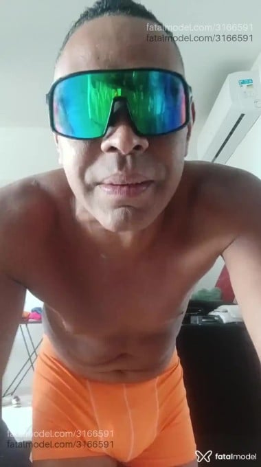 Acompanhante homem morena (o) de olhos castanhos em Praia Grande - Wesley Guapo