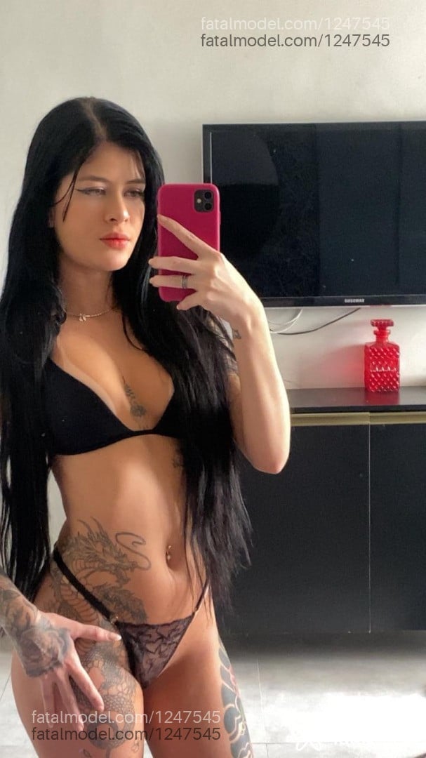 Acompanhante mulher morena (o) de olhos verdes em Rio de Janeiro Acompanhante mulher morena (o) de olhos verdes em Rio de Janeiro - Carolina Barbosa