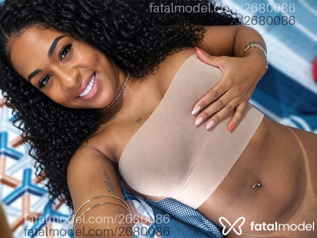 Acompanhante mulher morena (o) de olhos pretos - May Lima