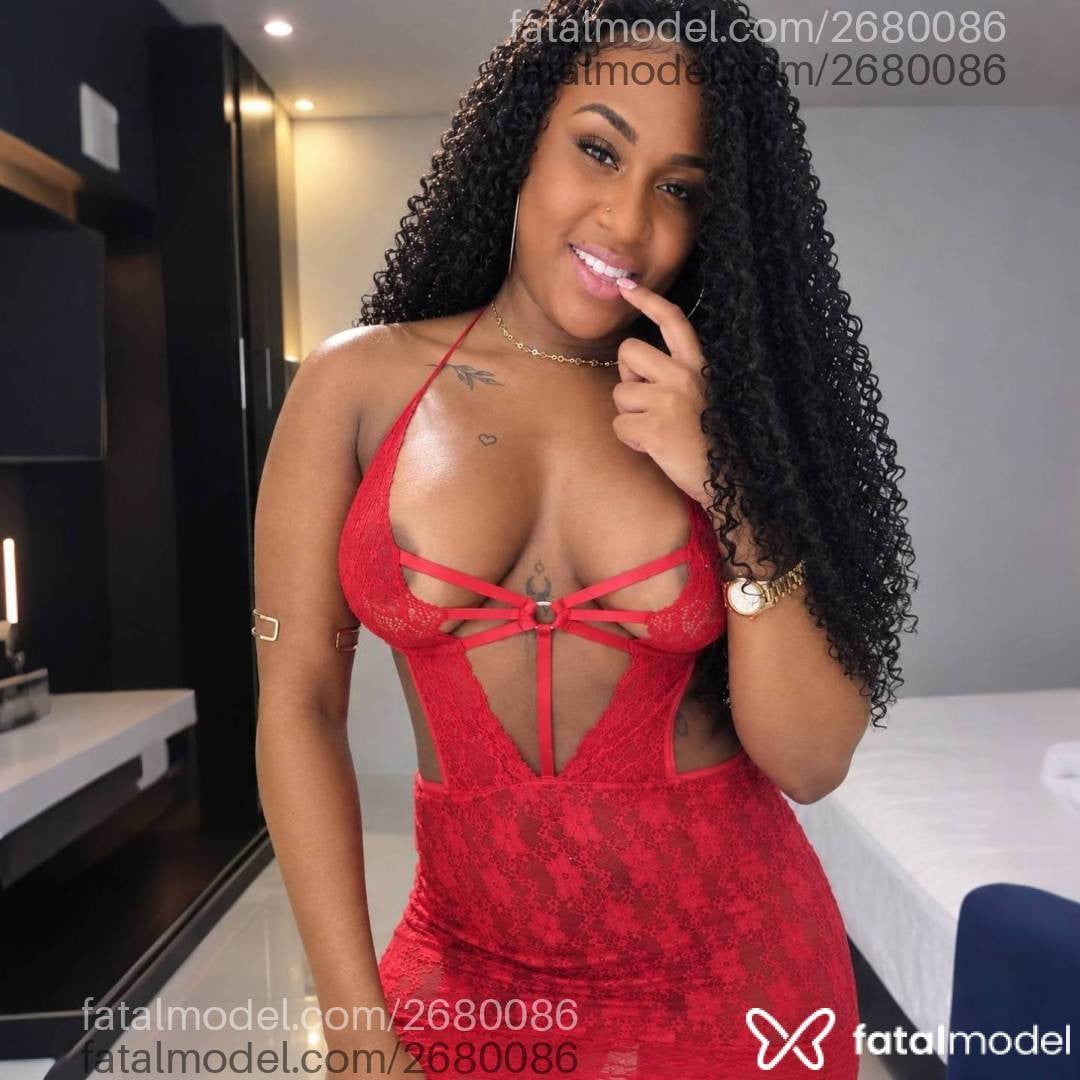 Acompanhante mulher morena (o) de olhos pretos - Maay Lima