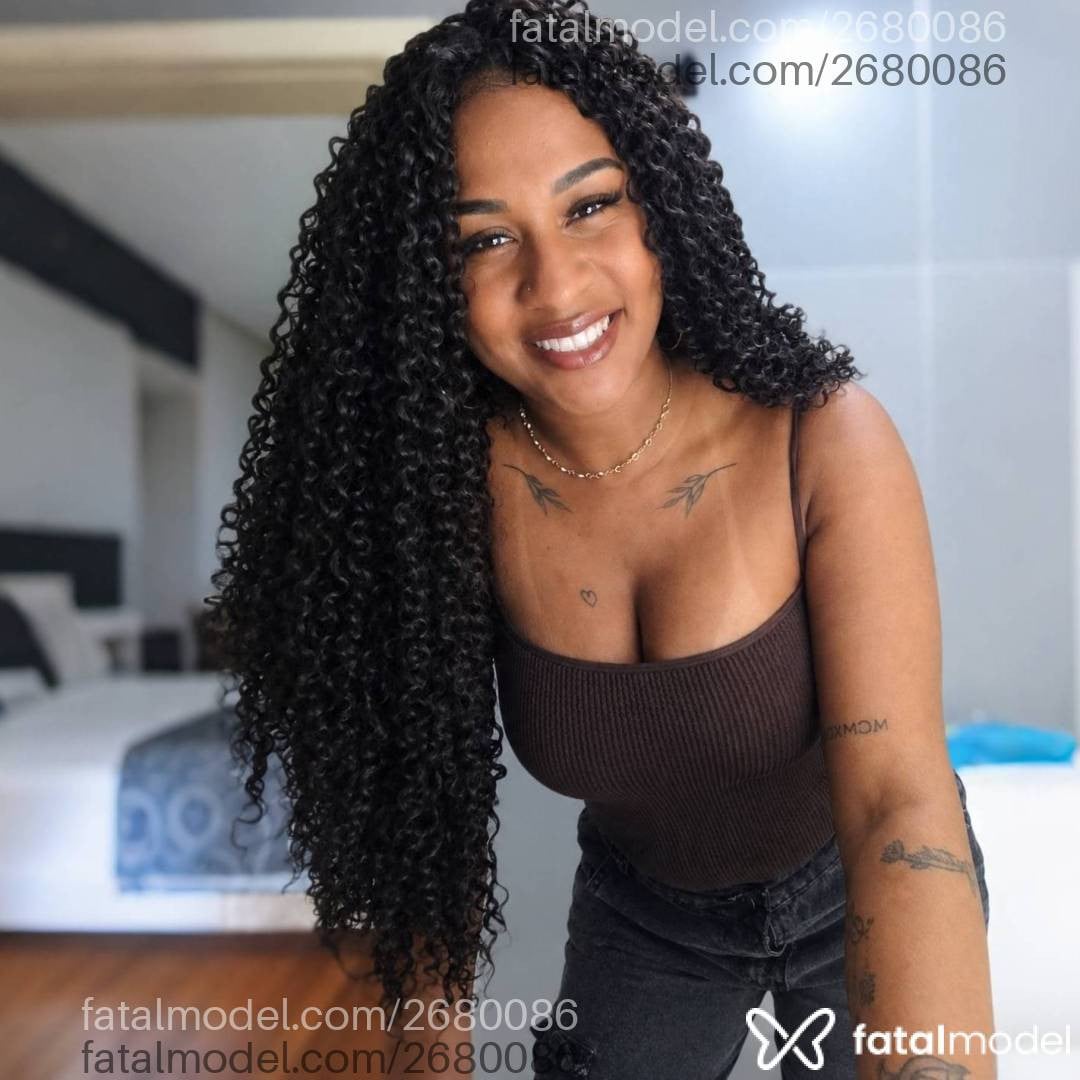 Acompanhante mulher morena (o) de olhos pretos - Maay Lima