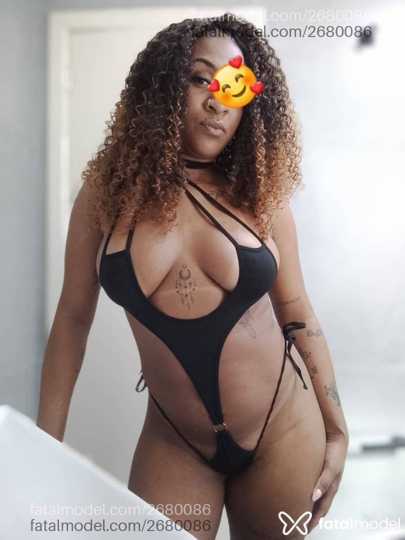 Acompanhante mulher morena (o) de olhos pretos - Maay Lima