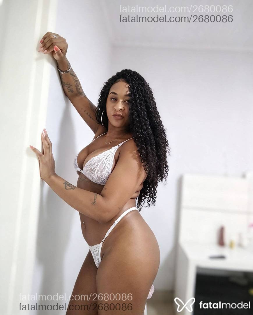 Acompanhante mulher morena (o) de olhos pretos - May Lima