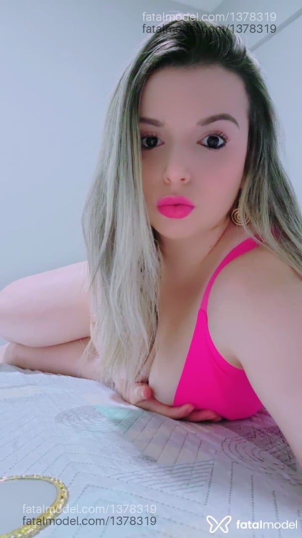 Acompanhante mulher loira (o) de olhos castanhos em Itapema - Carly