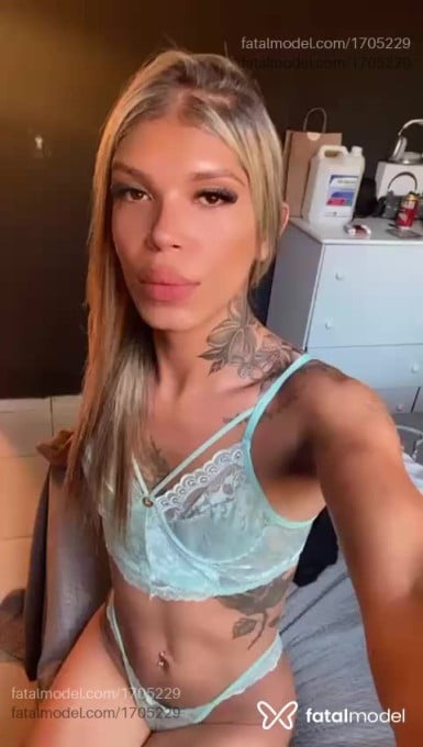 Acompanhante mulher trans loira (o) de olhos castanhos em Vitória da Conquista Acompanhante mulher trans loira (o) de olhos castanhos em Vitória da Conquista - Luana