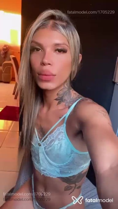Acompanhante mulher trans loira (o) de olhos castanhos em Vitória da Conquista Acompanhante mulher trans loira (o) de olhos castanhos em Vitória da Conquista - Luana