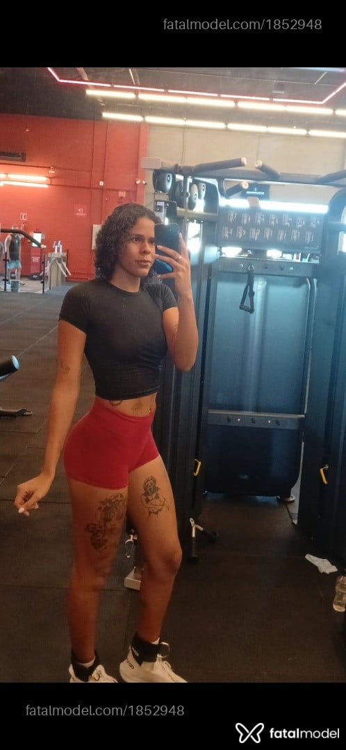 Acompanhante mulher trans com cabelo castanho de olhos pretos em Virtual - Sypha