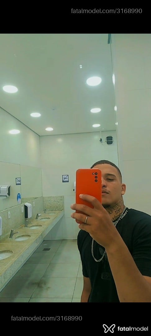Acompanhante homem com cabelo castanho de olhos castanhos em São José - Santyx