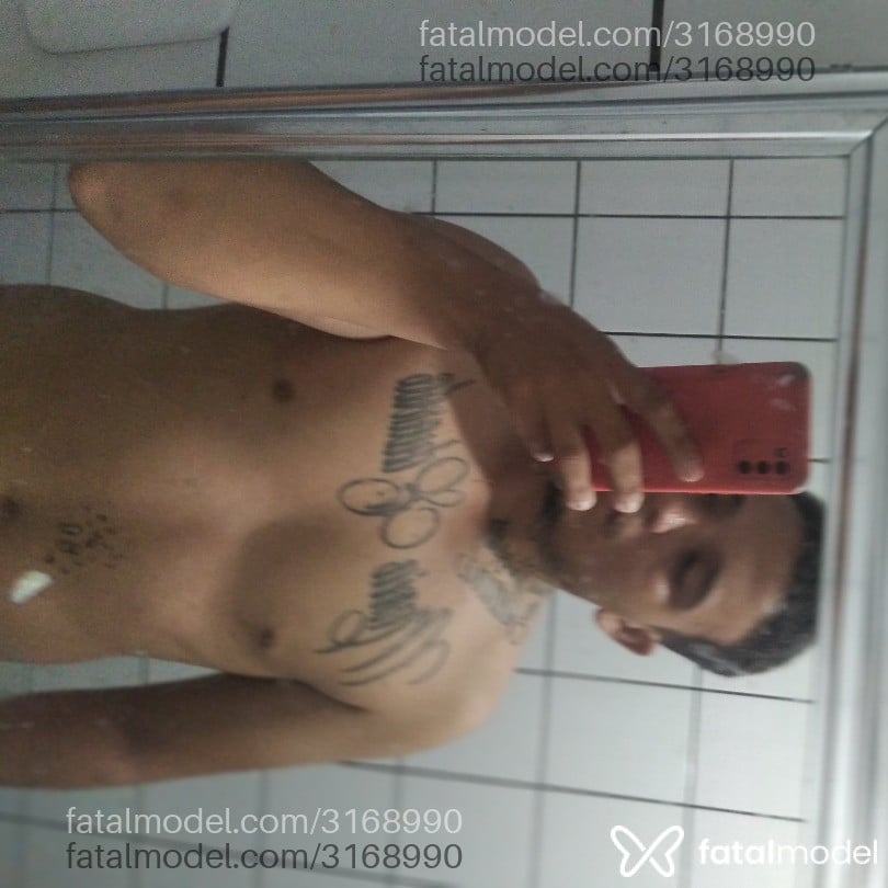 Acompanhante homem com cabelo castanho de olhos castanhos em São José - Santyx