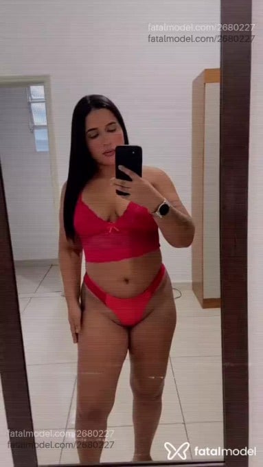 Acompanhante mulher com cabelo castanho de olhos pretos em Juiz de Fora - Danny
