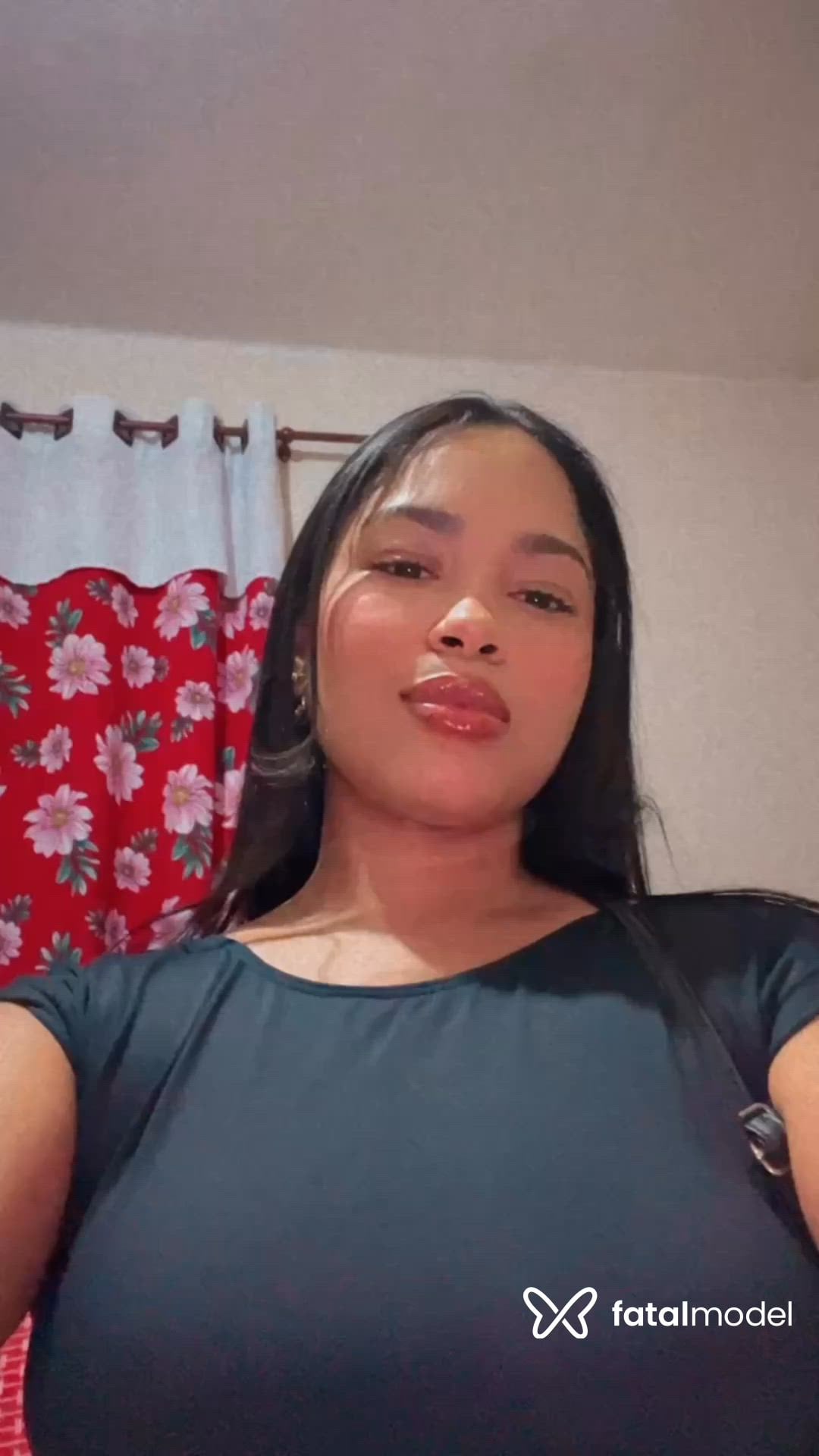 Acompanhante mulher morena (o) de olhos castanhos - Vicky