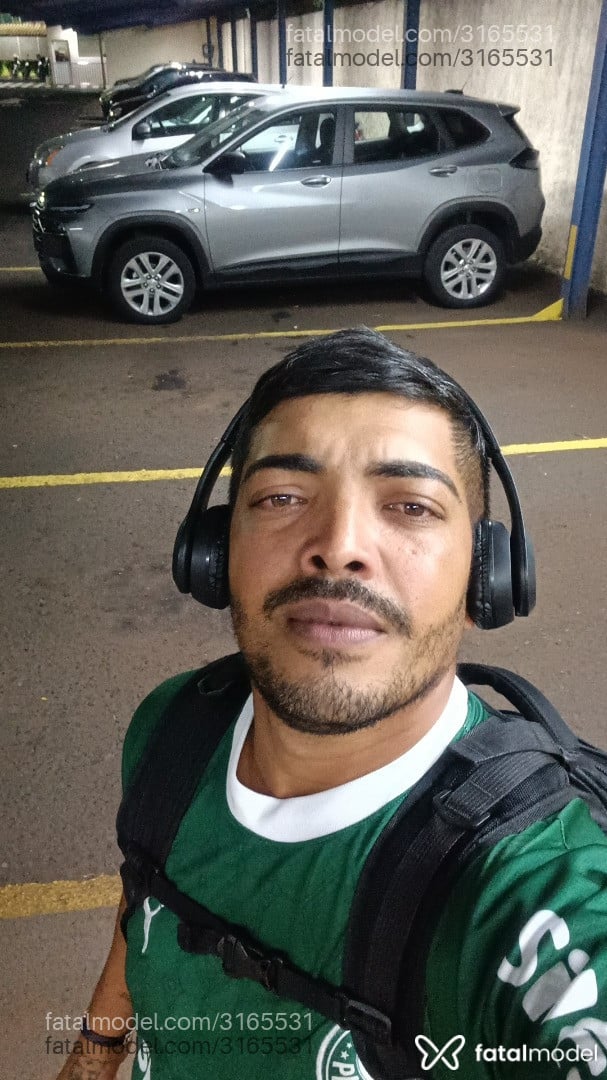 Acompanhante homem com cabelo grisalho de olhos castanhos em Uberlândia - Vansilva