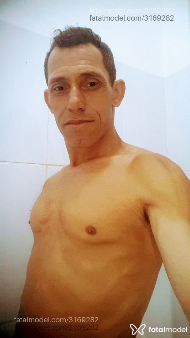 Acompanhante homem com cabelo castanho de olhos pretos em Virtual - Otonio