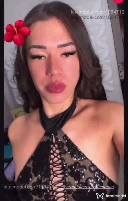 Acompanhante mulher trans com cabelo castanho de olhos castanhos em Goiânia - Lulu