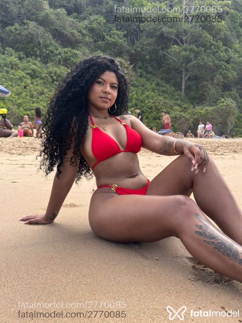 Acompanhante mulher com cabelo castanho de olhos pretos em Curitiba Acompanhante mulher com cabelo castanho de olhos pretos em Curitiba - Maya